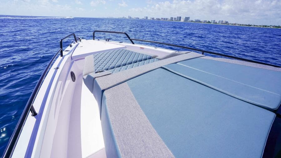 2024 Axopar 37 XC Cross Cabin