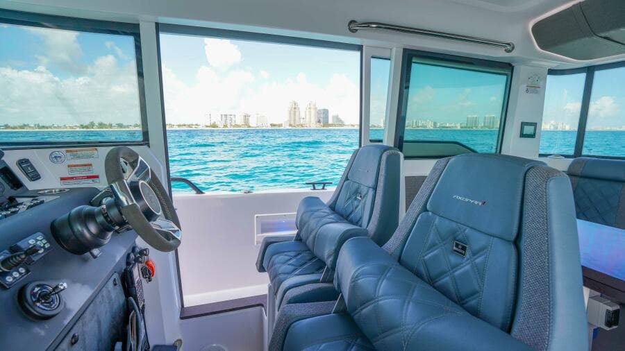 2024 Axopar 37 XC Cross Cabin