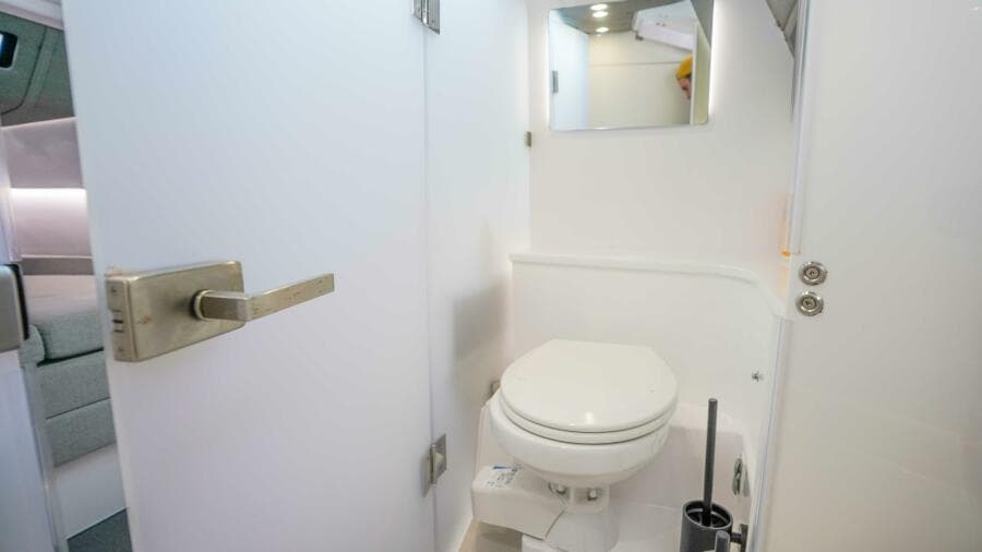 2024 Axopar 37 XC Cross Cabin