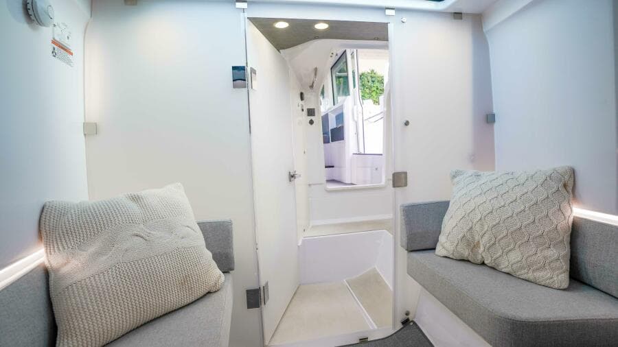 2024 Axopar 37 XC Cross Cabin