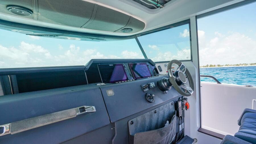 2024 Axopar 37 XC Cross Cabin