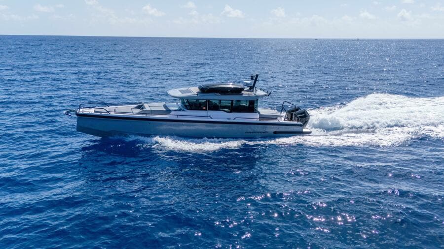 2024 Axopar 37 XC Cross Cabin