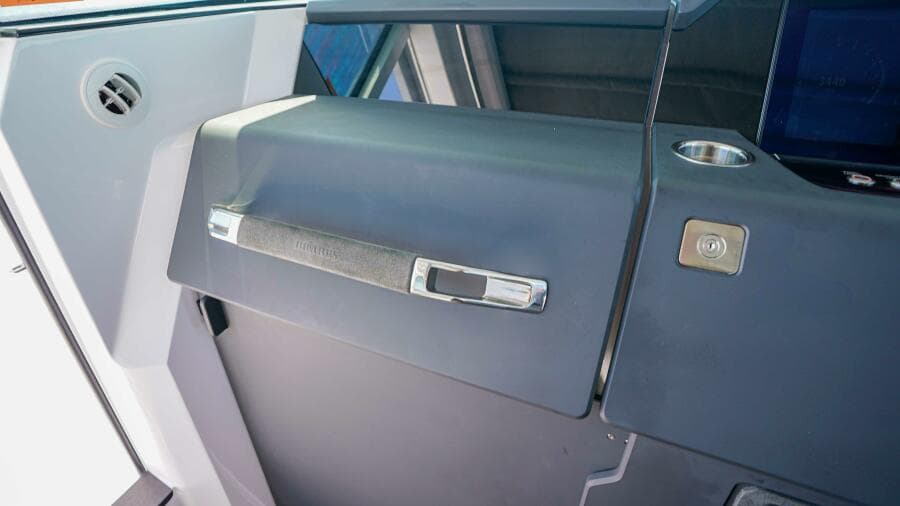 2024 Axopar 37 XC Cross Cabin