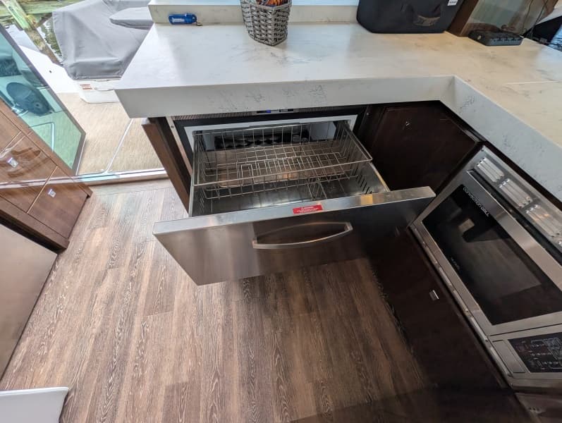 2022 Cruisers Yachts 54 Cantius