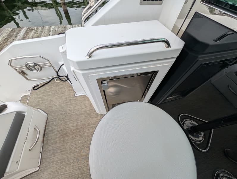 2022 Cruisers Yachts 54 Cantius