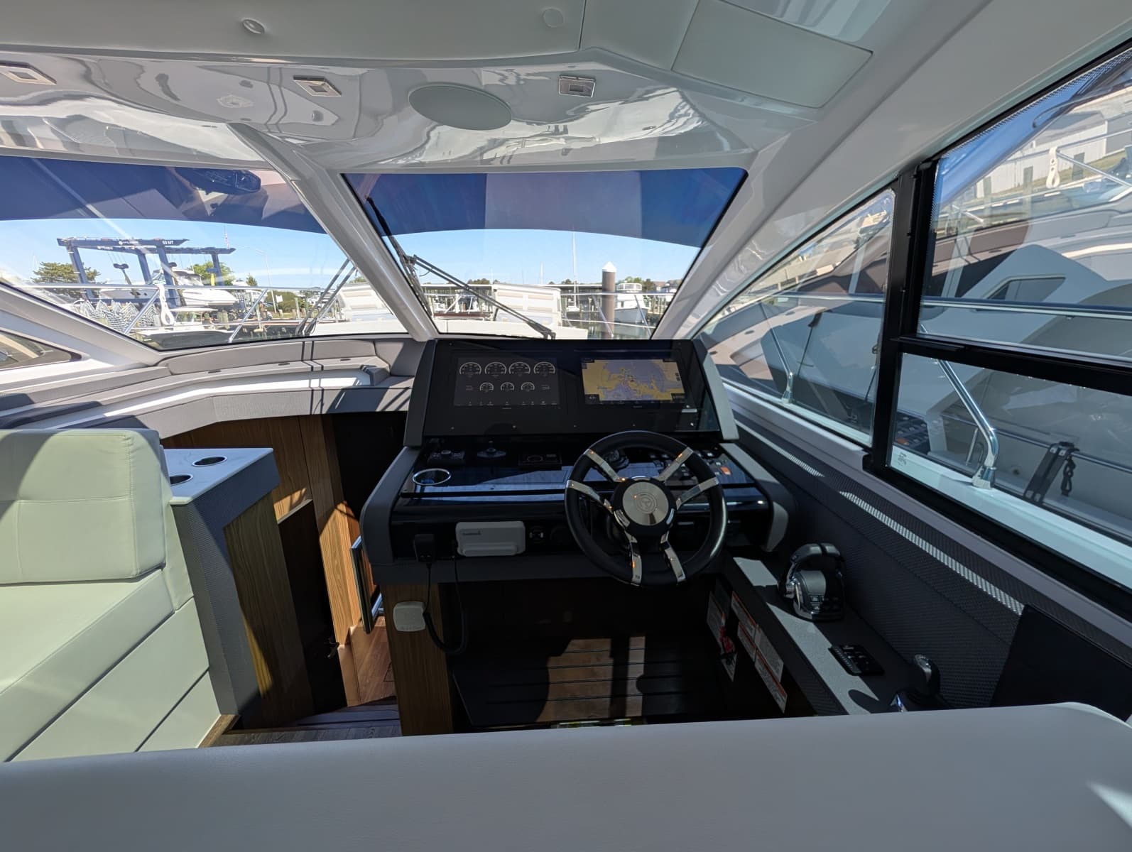 2022 Cruisers Yachts 54 Cantius - Photo 98