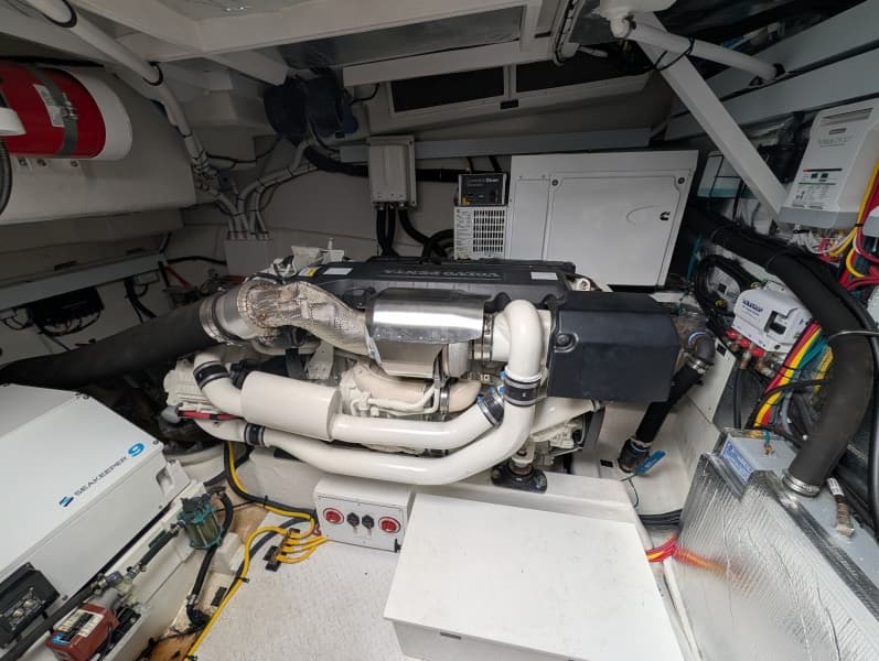 2022 Cruisers Yachts 54 Cantius