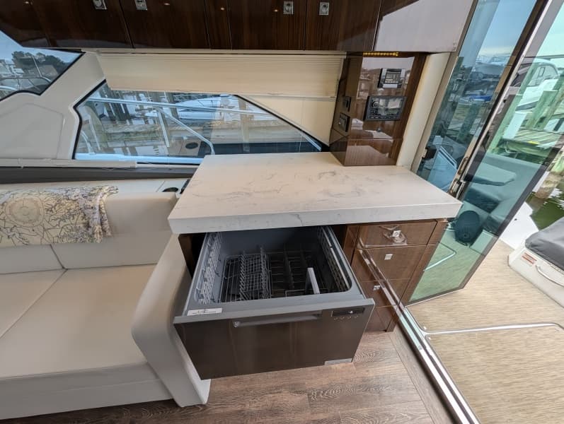 2022 Cruisers Yachts 54 Cantius