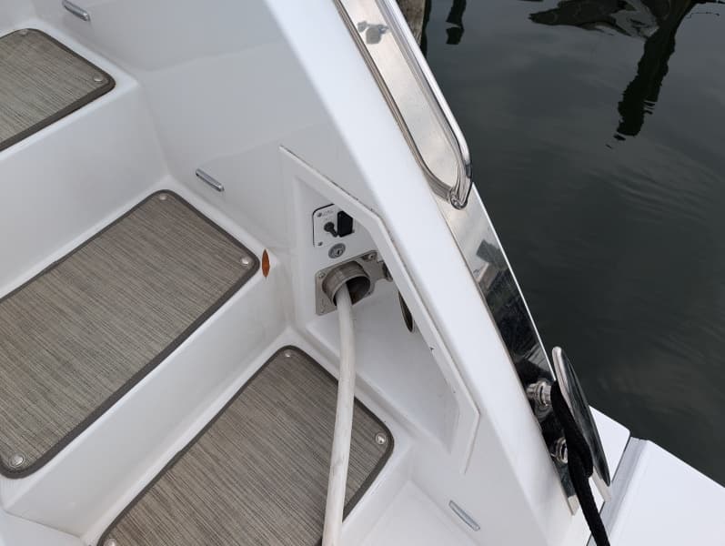 2022 Cruisers Yachts 54 Cantius