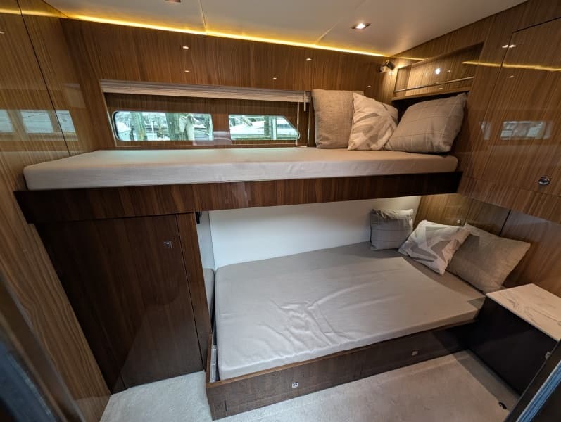 2022 Cruisers Yachts 54 Cantius