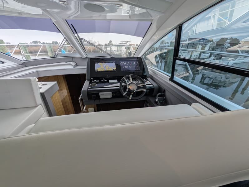 2022 Cruisers Yachts 54 Cantius