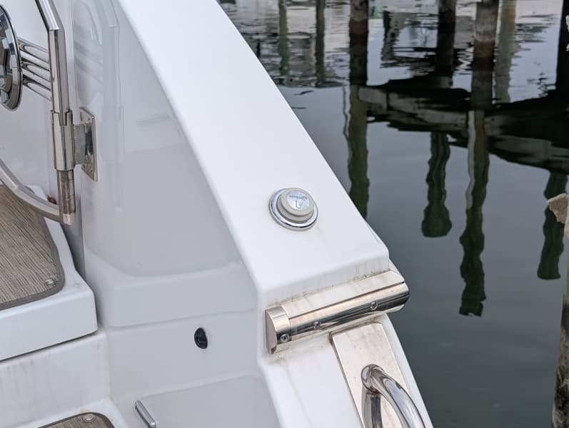 2022 Cruisers Yachts 54 Cantius