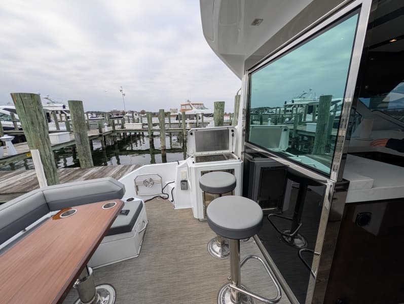 2022 Cruisers Yachts 54 Cantius