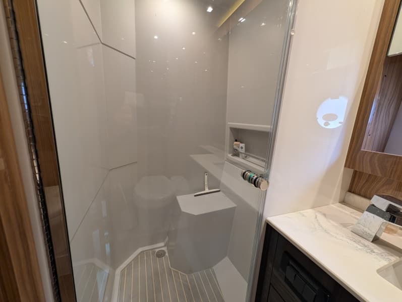 2022 Cruisers Yachts 54 Cantius