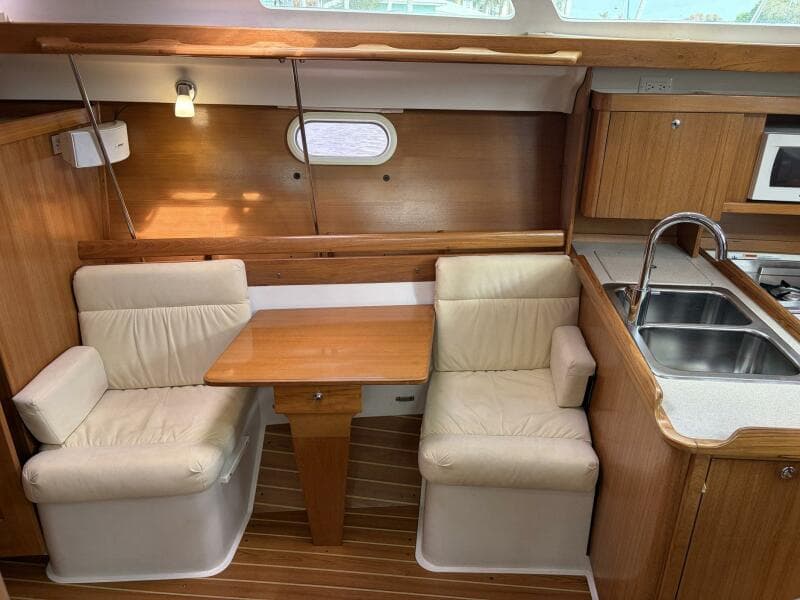 2004 Catalina 350