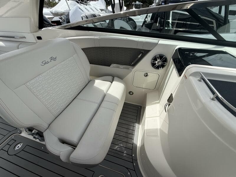 2020 Sea Ray 350 SLX Outboard