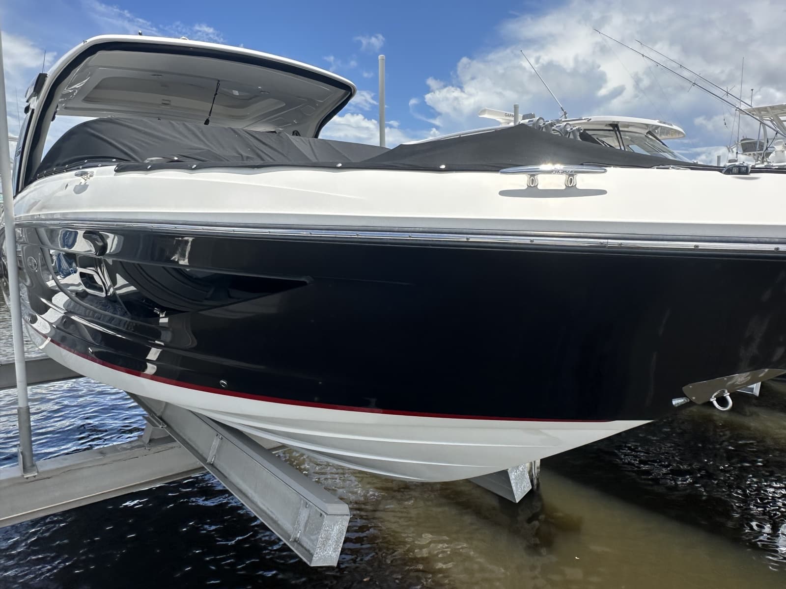 2020 Sea Ray 350 SLX Outboard - Photo 2