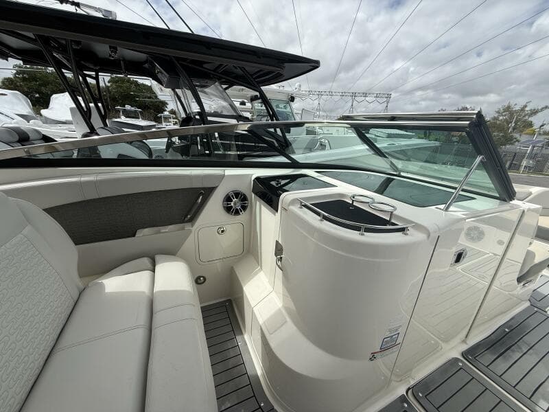 2020 Sea Ray 350 SLX Outboard