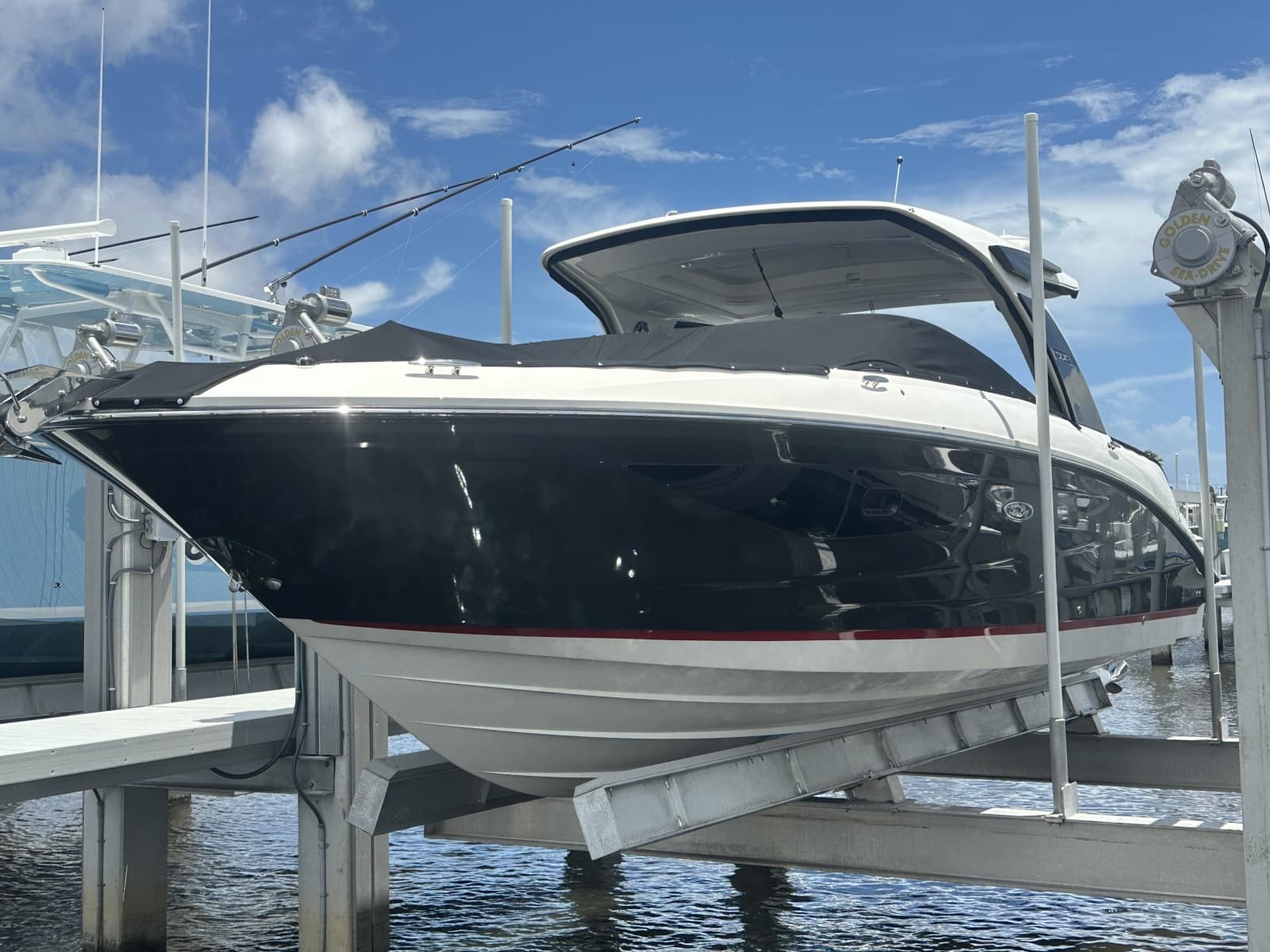 2020 Sea Ray 350 SLX Outboard - Photo 1