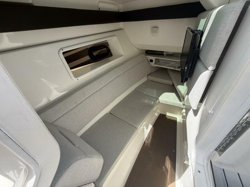 2020 Sea Ray 350 SLX Outboard