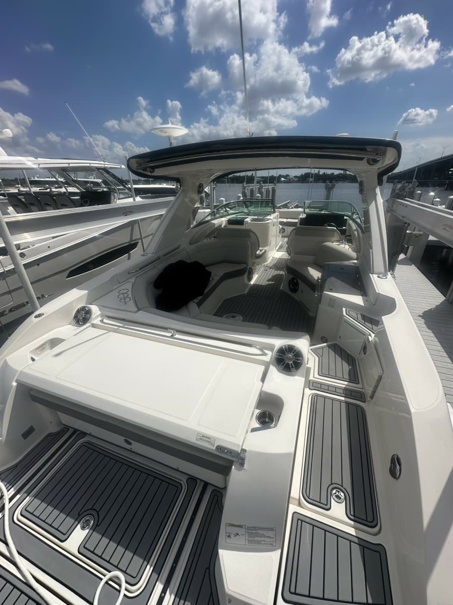 2020 Sea Ray 350 SLX Outboard - Photo 5