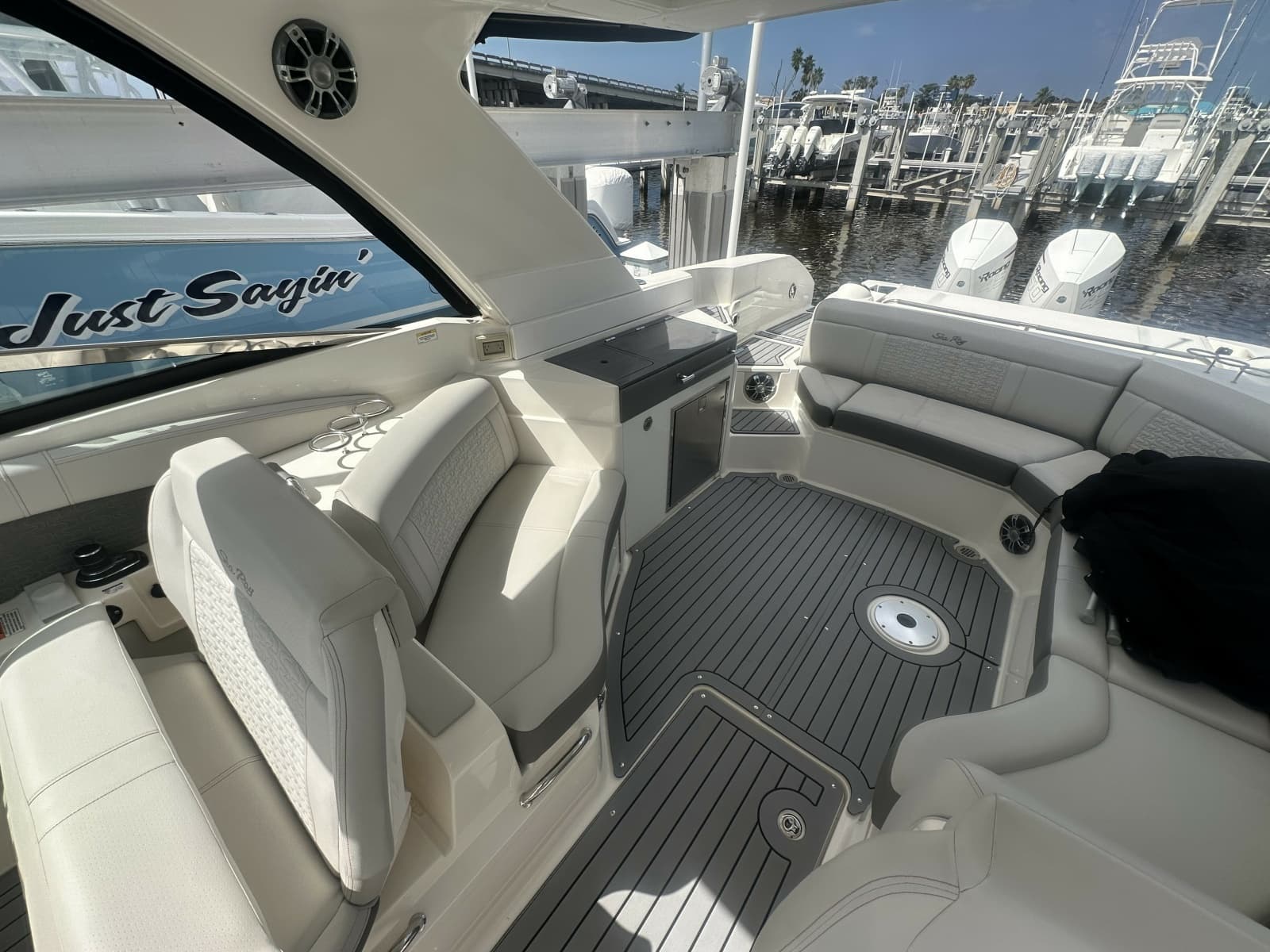 2020 Sea Ray 350 SLX Outboard - Photo 11