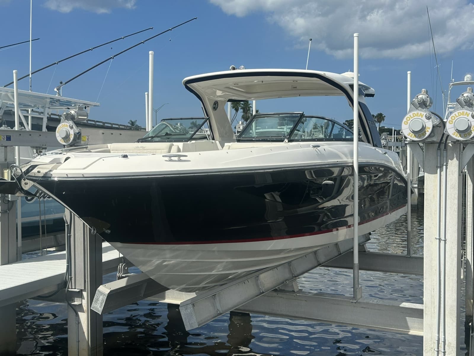 2020 Sea Ray 350 SLX Outboard - Photo 3