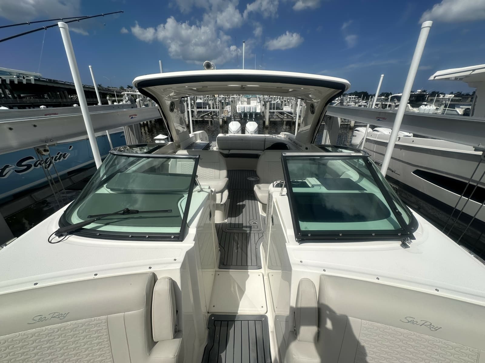 2020 Sea Ray 350 SLX Outboard - Photo 12