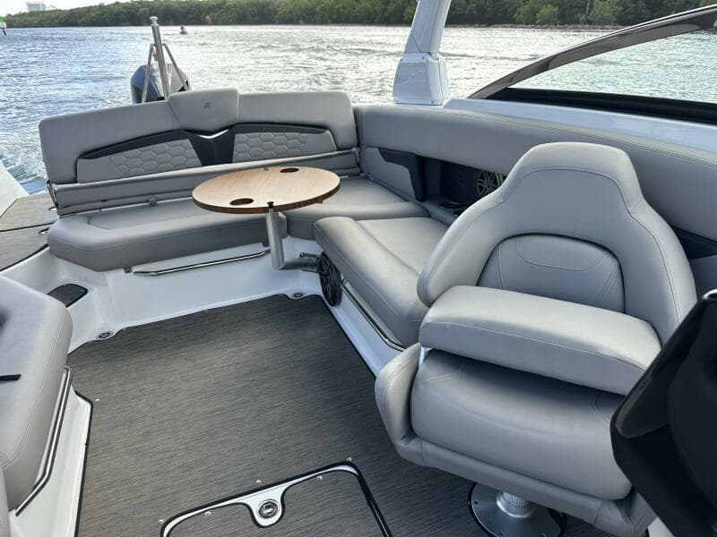 2022 Four Winns HD8 OB