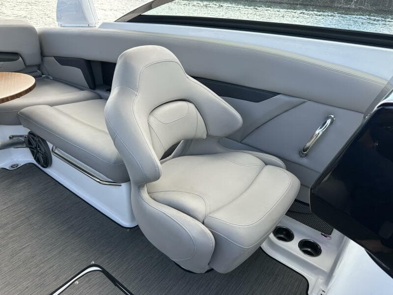 2022 Four Winns HD8 OB