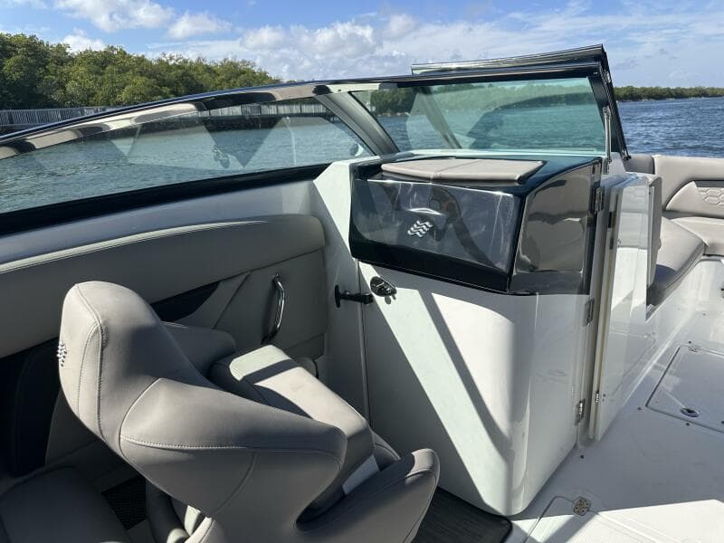 2022 Four Winns HD8 OB