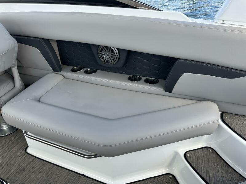 2022 Four Winns HD8 OB