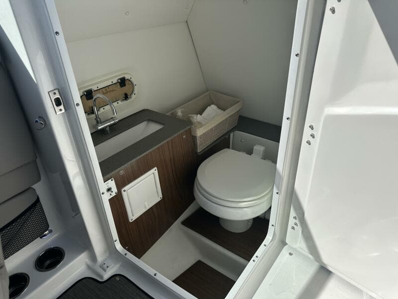 2022 Four Winns HD8 OB