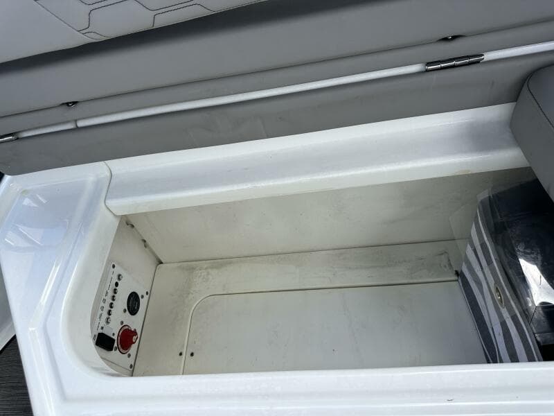 2022 Four Winns HD8 OB