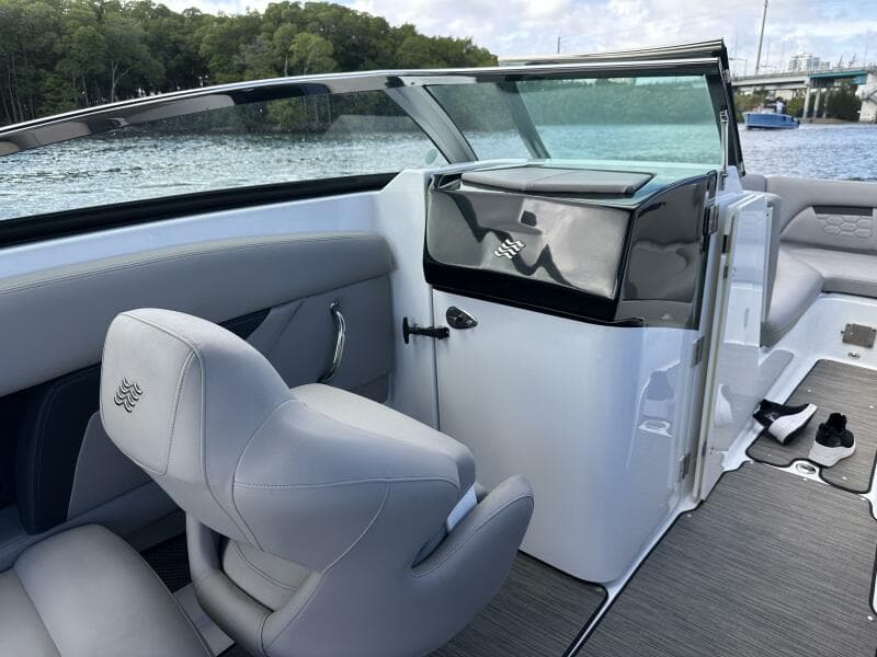 2022 Four Winns HD8 OB