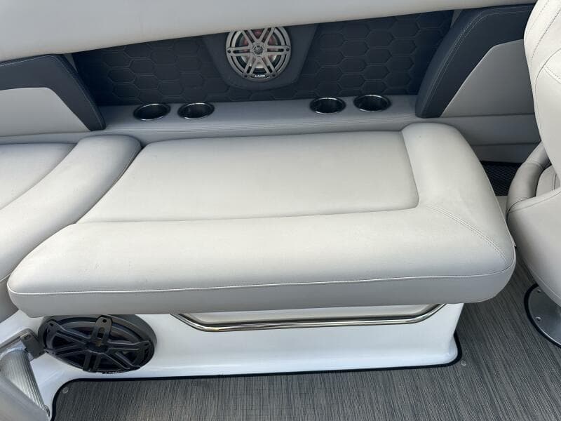 2022 Four Winns HD8 OB