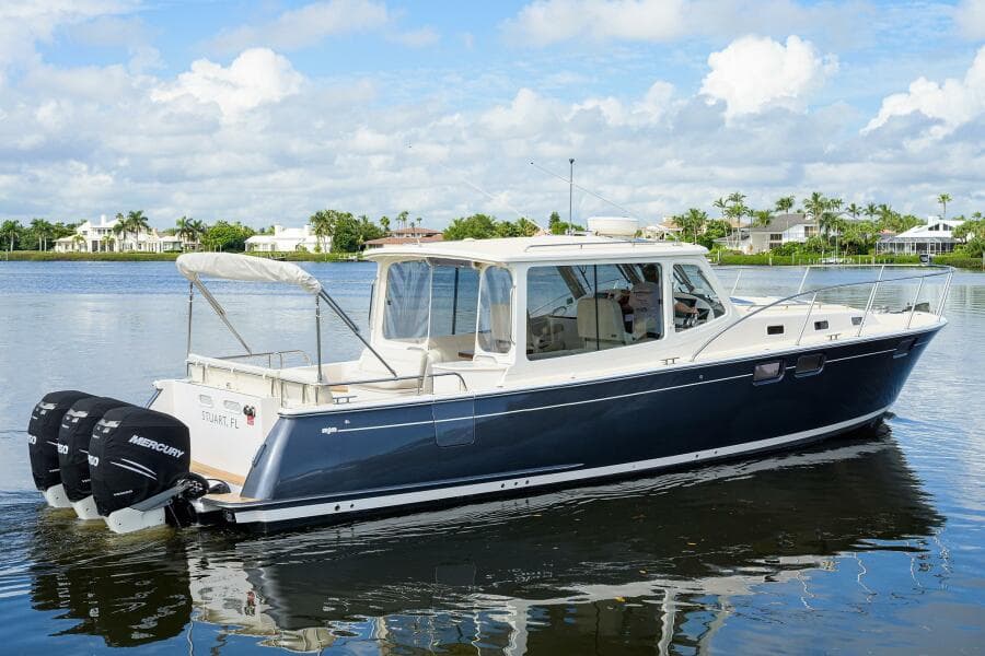 MJM 43 Scout - Exterior Profile