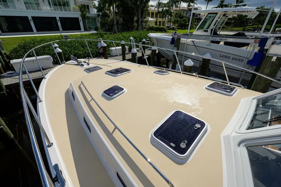 MJM 43 Scout - Exterior Bow