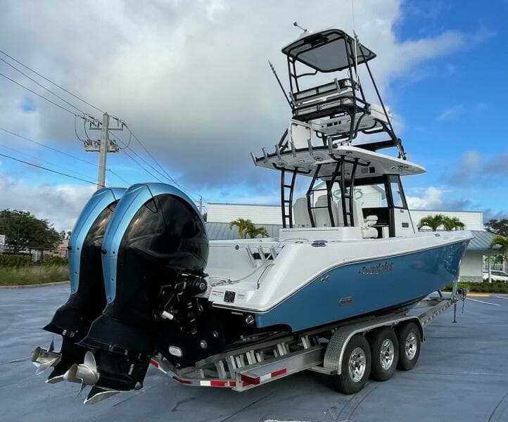 Everglades 335 Center Console -