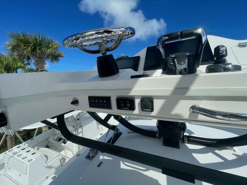 Everglades 335 Center Console -