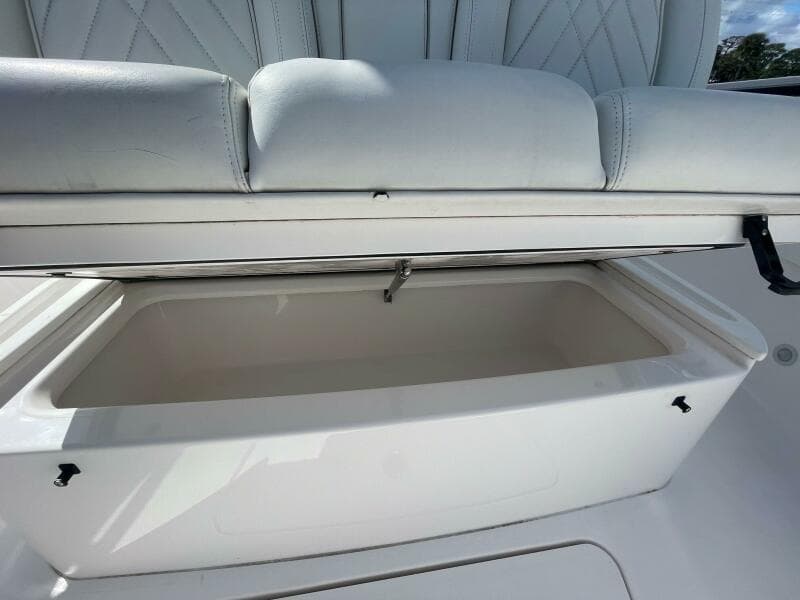 Everglades 335 Center Console -