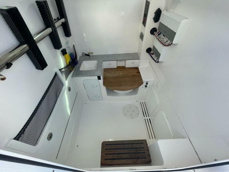 Everglades 335 Center Console -