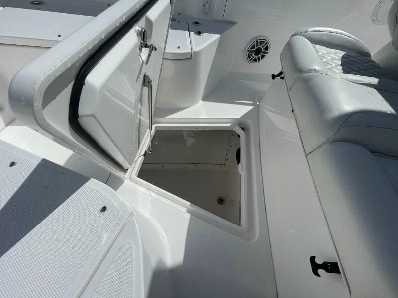 Everglades 335 Center Console -