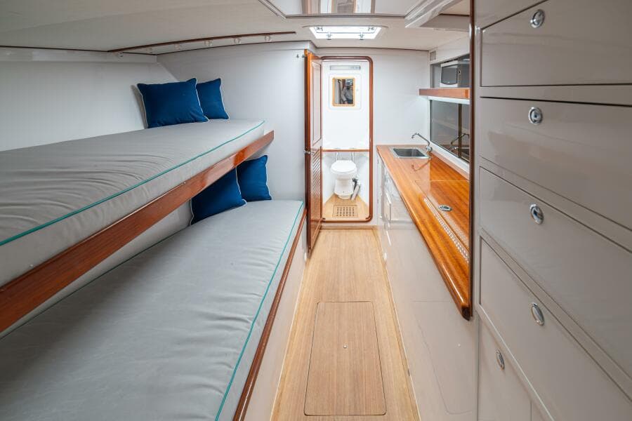 1991 Gamefisherman 40 Convertible "Sabe Nada" - stateroom