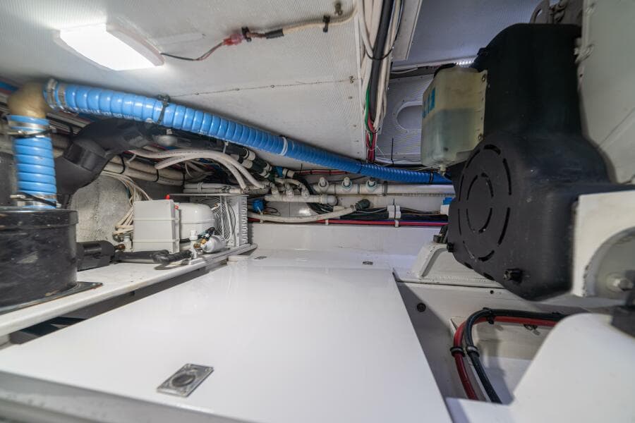 1991 Gamefisherman 40 Convertible "Sabe Nada" - Engine Room