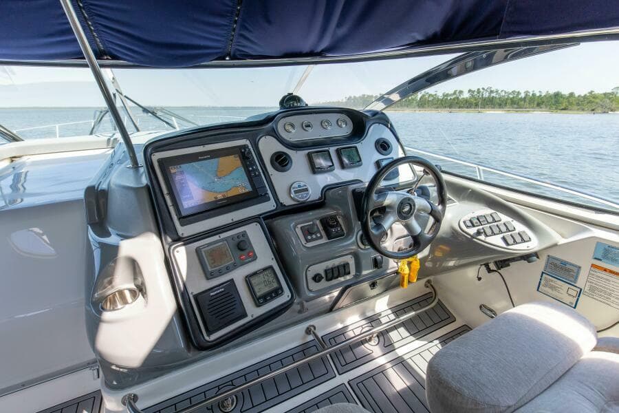 2005 50' Cruisers 500 Express Gratitude Helm (2)