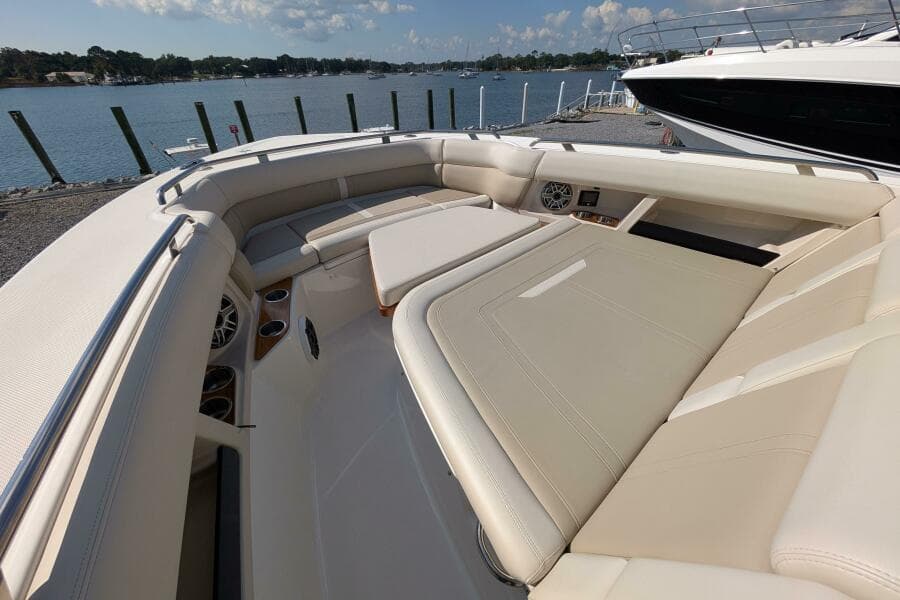 2024 Boston Whaler 350 Realm