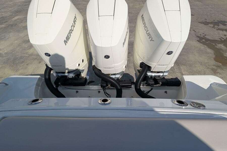 2024 Boston Whaler 350 Realm