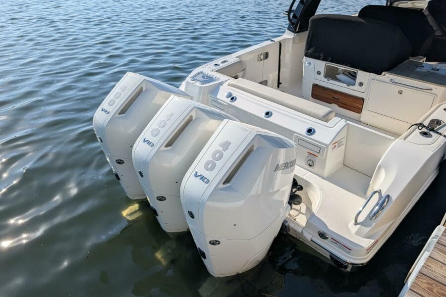 2024 Boston Whaler 350 Realm