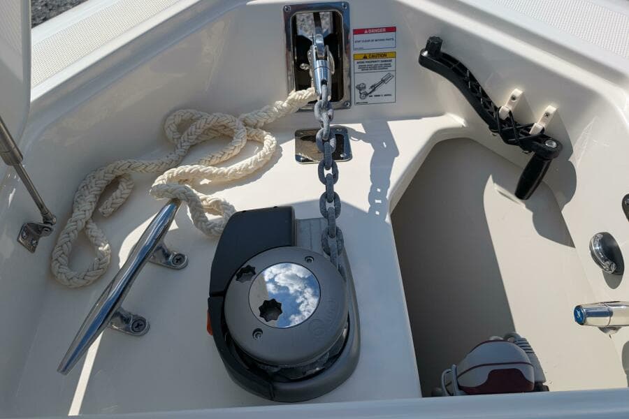 2024 Boston Whaler 350 Realm